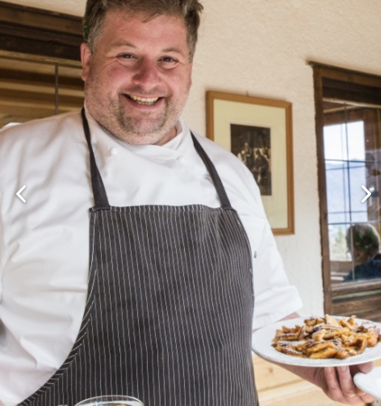 Wirt Schorsch mit frisch gebackenem Kaiserschmarrn