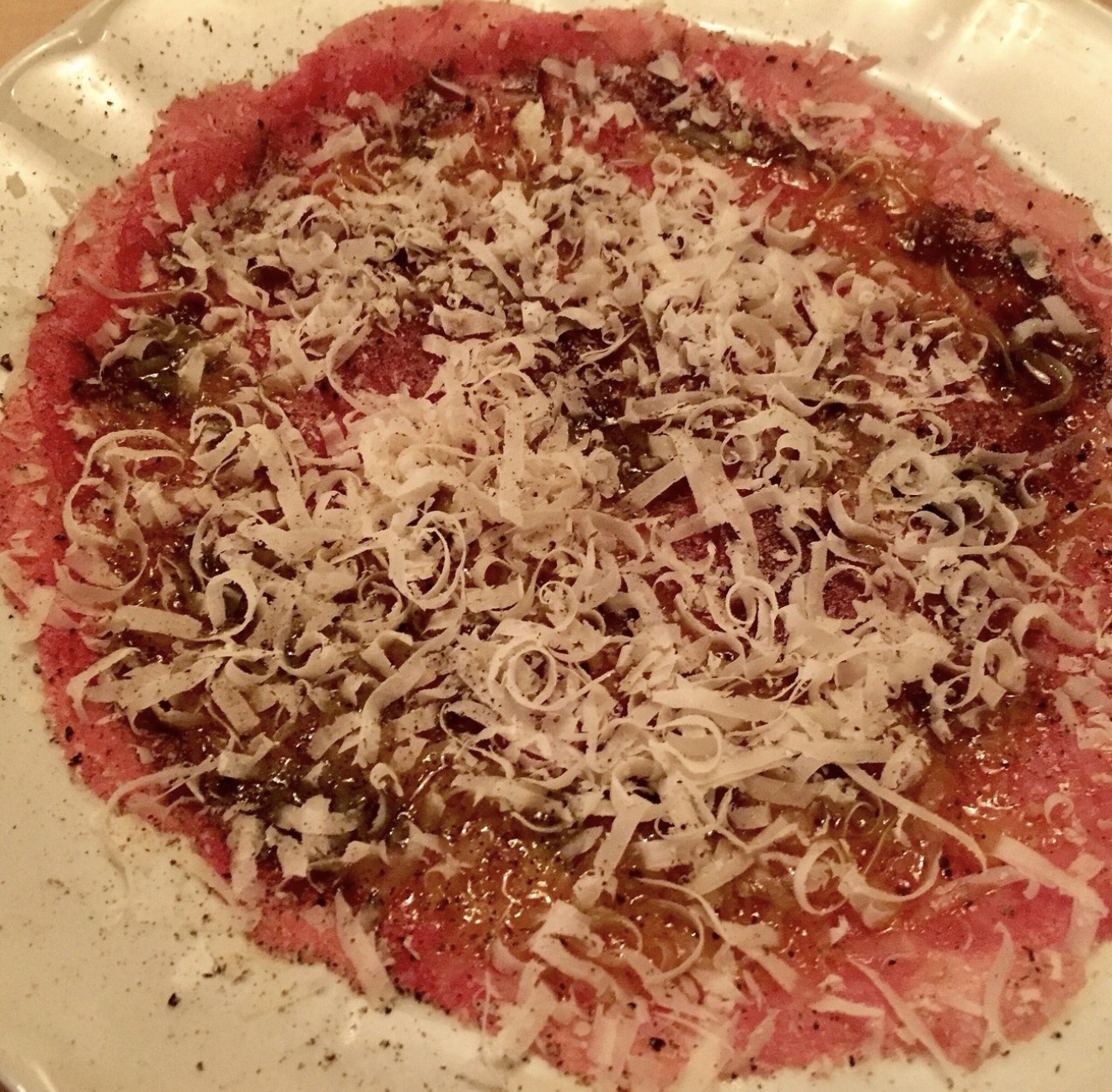 Carpaccio vom Rind mit gehobeltem Bergkäse